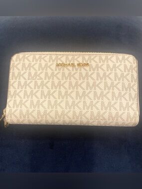 Michael Kors Vanilla Cream MK Logo Zip Around Wallet with Gold Hardware